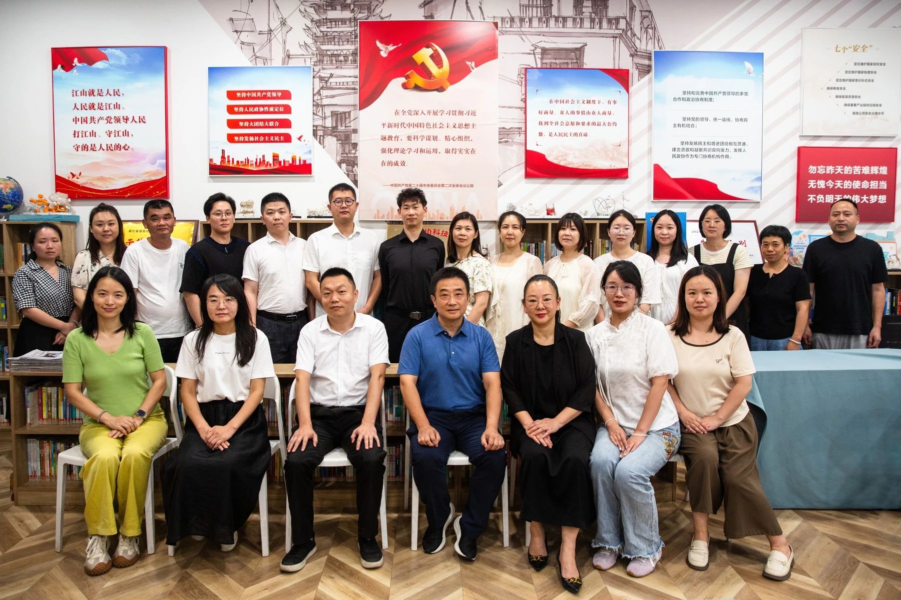 都市產(chǎn)業(yè)集團(tuán)“都市詩(shī)宴·孵化靈感”第二期誦讀活動(dòng)圓滿舉行